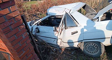 Kontrolden çıkan otomobil bahçe duvarına çarptı: 1 yaralı