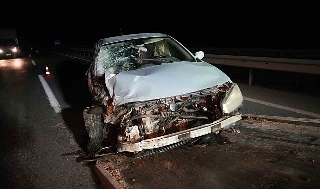 Kontrolden çıkan otomobil otobüsle çarpıştı: 1 yaralı