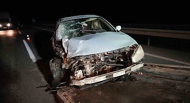 Kontrolden çıkan otomobil otobüsle çarpıştı: 1 yaralı