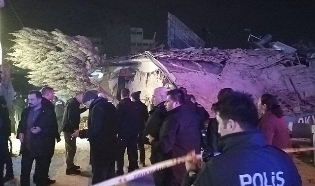 Konya'da 4 katlı bina çöktü