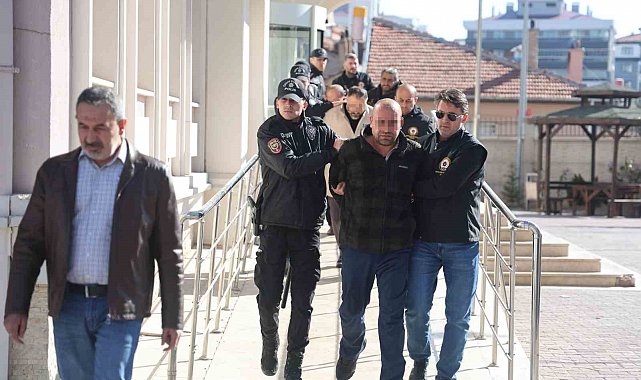 Konya'da çöken bina soruşturmasında 6 kişi adliyeye sevk edildi