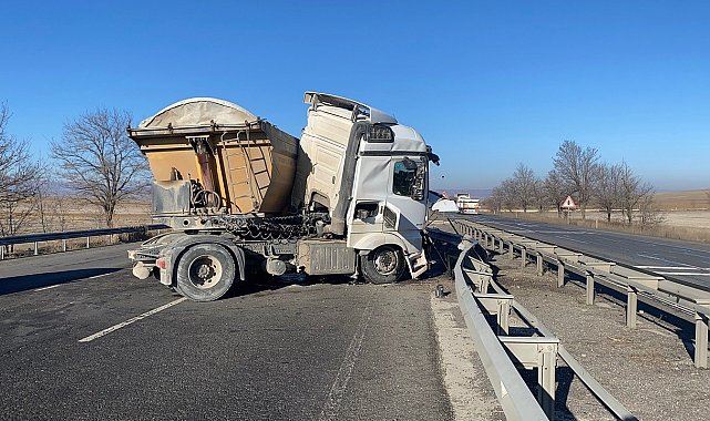 Konya'da tırlar çarpıştı: 1 yaralı
