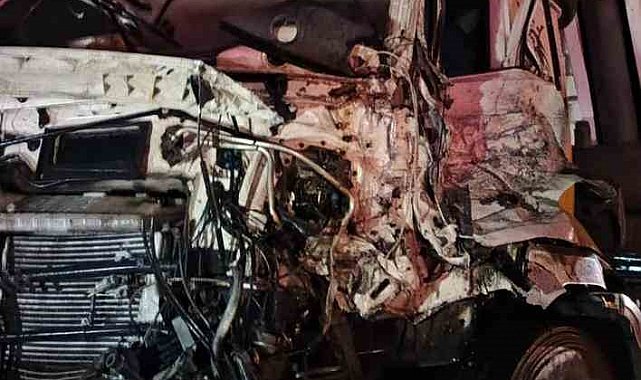 Konya'da tırlar çarpıştı: 3 yaralı