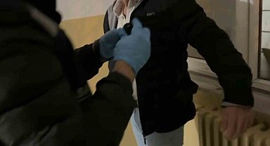 Kopya düzeneğiyle ehliyet sınavına girerken yakalandı: 2 gözaltı