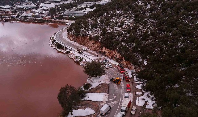 Körfez çamur rengine döndü, dolu yağışı seralara zarar verdi