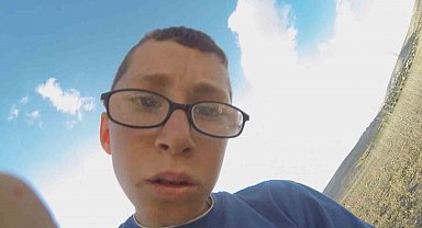 Köydeki çocukların düşen dron şaşkınlığı kamerada