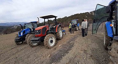 Köye ait tarlayı hep beraber ektiler: Geliriyle köyün ihtiyaçları karşılanacak