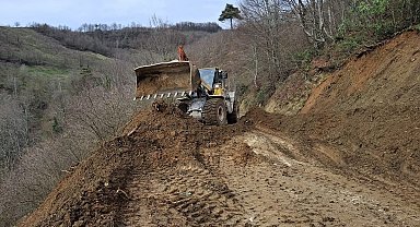 Köyleri birbirine bağlayan yolda çalışma