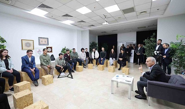 Küçükçekmece Belediye Başkanı Kemal Çebi gençlerle buluştu