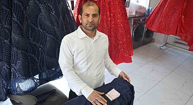 Kuru temizlemeci yıkadığı ceketin cebinden desteyle para buldu