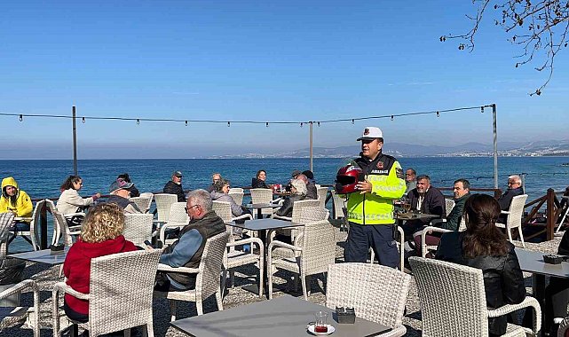Kuşadası'nda trafik jandarmasından motosiklet ve kask eğitimi