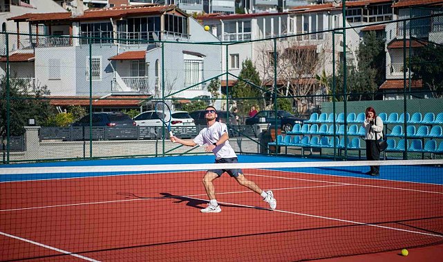 Kuşadası'nın ilk tenis kulübü kapılarını açtı