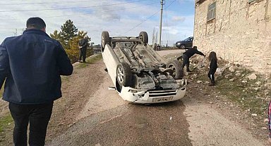 Kütahya'da otomobil takla attı: 2 yaralı