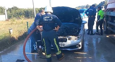 Lüks otomobil seyir halinde alev aldı