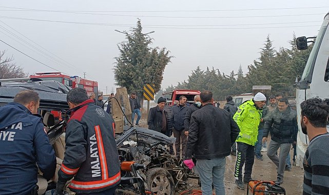 Malatya'da kamyon ile hafif ticari araç çarpıştı: 3 yaralı