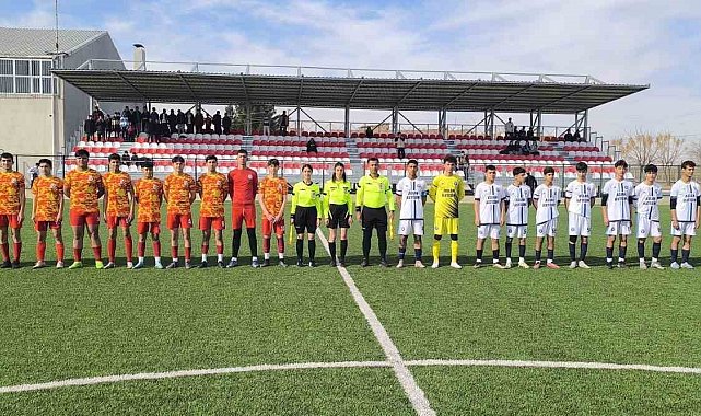 Mardin U16 Ligi'nde Bolu'daki yangında hayatını kaybedenler için saygı duruşu