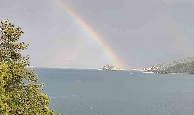 Marmaris'te yağışla birlikte oluşan gökkuşağı mest etti