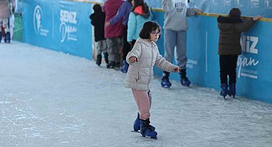 Merkezefendi'de çocuklar için ücretsiz buz pateni keyfi