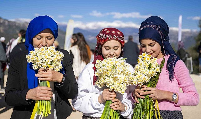 Mersin'de 3. Nergis Şenliği düzenlendi