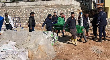 Mersin'de 8. kattan düşen işçi hayatını kaybetti