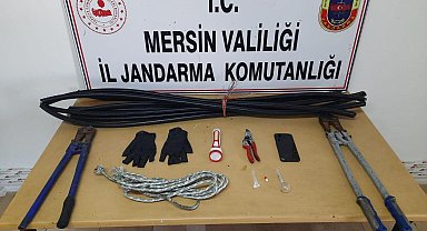 Mersin'de kablo hırsızlığı yaparken yakalanan 2 kişi tutuklandı