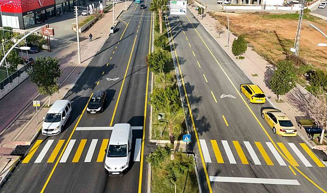 Mersin'de yol yenileme çalışmaları sürüyor