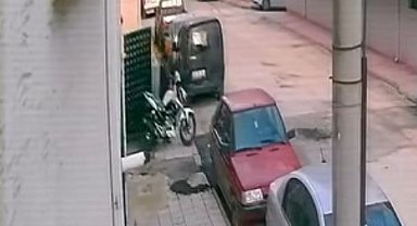 Motosiklet hırsızlığı yapan şahıs kameraya yansıdı