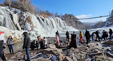 Muradiye Şelalesi'ne büyük ilgi
