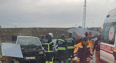 Muratlı-Tekirdağ yolunda kavşakta kaza: 2 yaralı