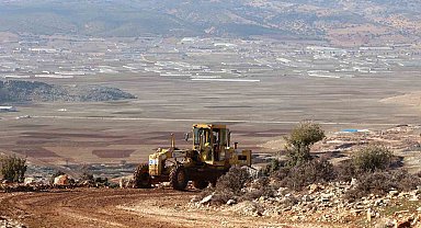 Müren yayla yolunda dev kayalar parçalanarak yol genişletiliyor