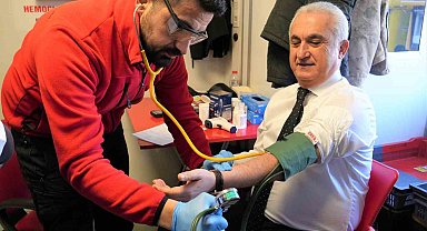 Muş Valisi Çakır'dan kan bağışı kampanyasına destek