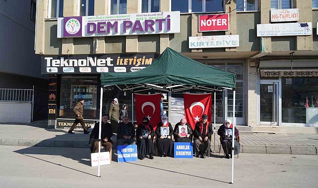 Muş'ta ailelerin evlat nöbeti devam ediyor