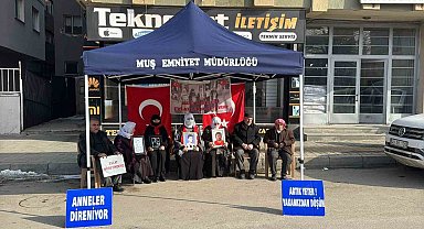 Muş'ta ailelerin evlat nöbeti devam ediyor