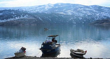 Muş'ta balıkçıların zorlu kış mesaisi: Kalehan Barajı'nda ekmek mücadelesi
