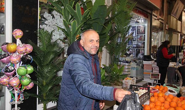 Nazilli Belediyesi çarşı esnafına çöp poşeti dağıttı