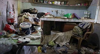 Nazilli'deki çöp evden 3 kamyon dolusu çöp çıktı