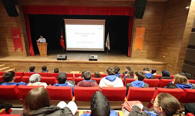 Öğrencilere depreme dayanıklı şehirler semineri verildi