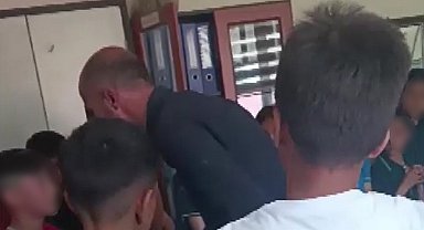 Okul müdürü öğrencilere şiddet uyguladığı gerekçesiyle açığa alındı