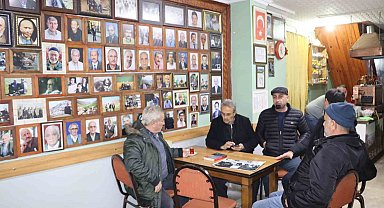 Ölen yakınlarıyla bu çay ocağında bir araya geliyorlar