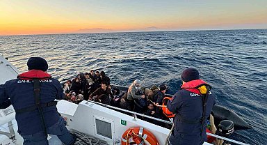 Ölüme sürüklenen 11'i çocuk 36 göçmen kurtarıldı