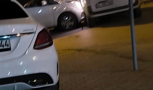 Önce kaza yaptılar, sonra tekmeli yumruklu kavga ettiler, o anlar kamerada