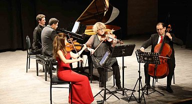 OPA Quadro sanatseverlerle buluştu