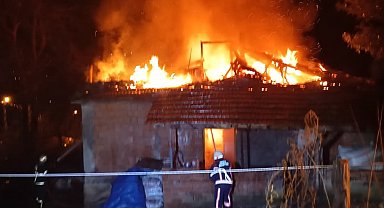 Ordu'da sobadan çıkan yangında bir ev küle döndü