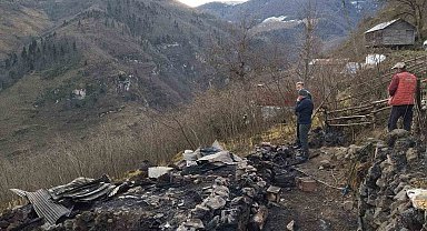 Ordu'da yangında ahşap ev küle döndü