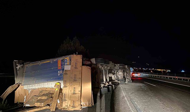 Osmaniye'de devrilen tırda yangın: 1 yaralı