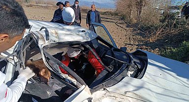 Osmaniye'de otomobil şarampole devrildi: 2 yaralı