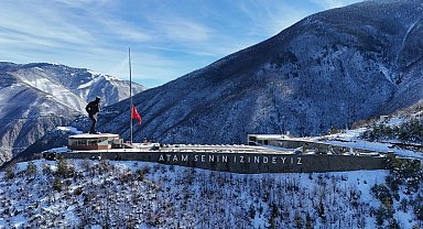 Otel yangını faciası nedeniyle Artvin'de dev bayrak yarıya indirildi