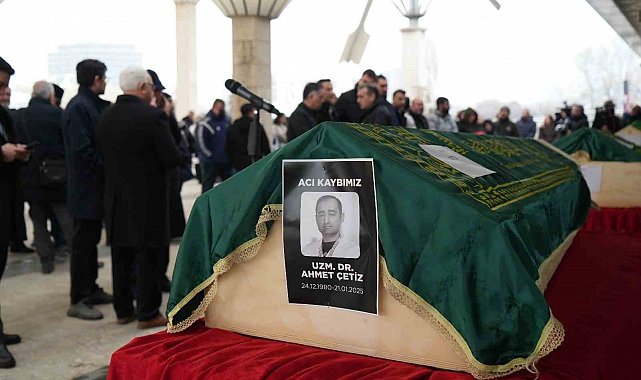 Otel yangınında hayatını kaybeden Çetiz ailesi toprağa verildi