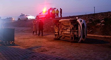 Otomobil 5 metre yükseklikten uçtu: Emniyet kemeri hayat kurtardı