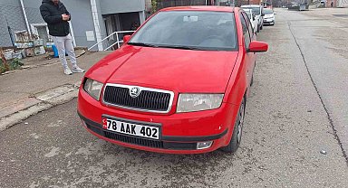 Otomobilin çocuğa çarptığı anlar kamerada